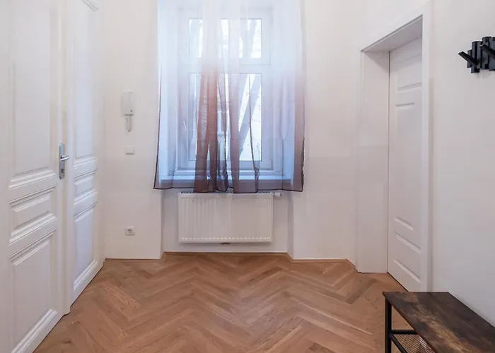 Deluxe Retreat Near Praeter Park And Centre *