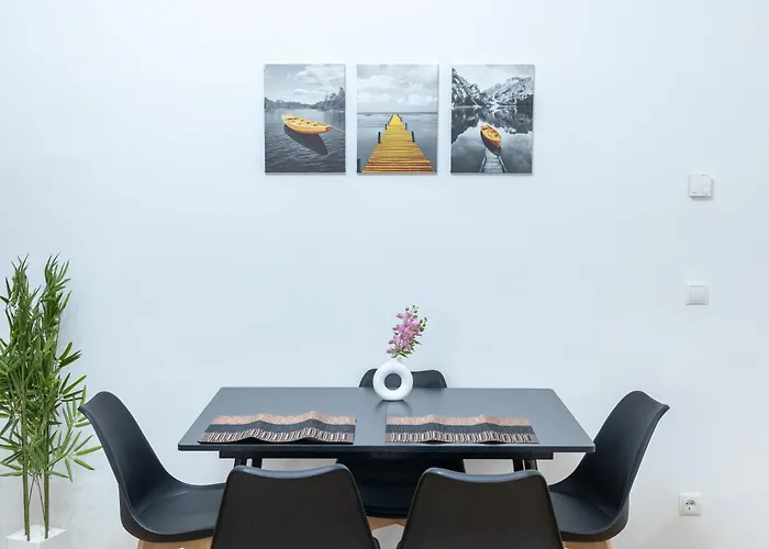 Deluxe Retreat Near Praeter Park And Centre Apartmán *
