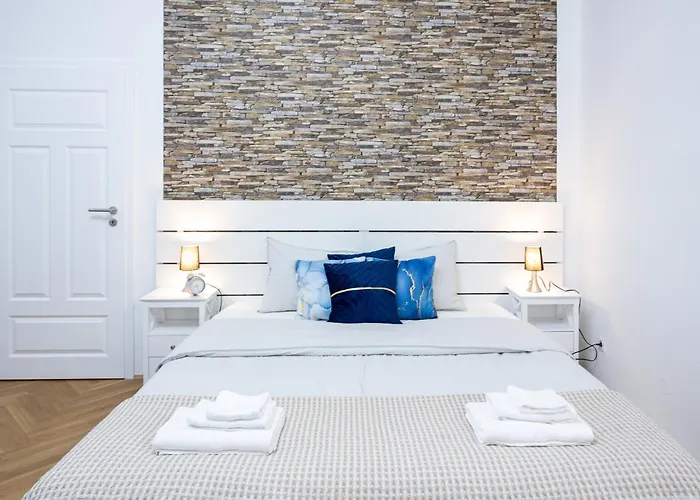 Deluxe Retreat Near Praeter Park And Centre